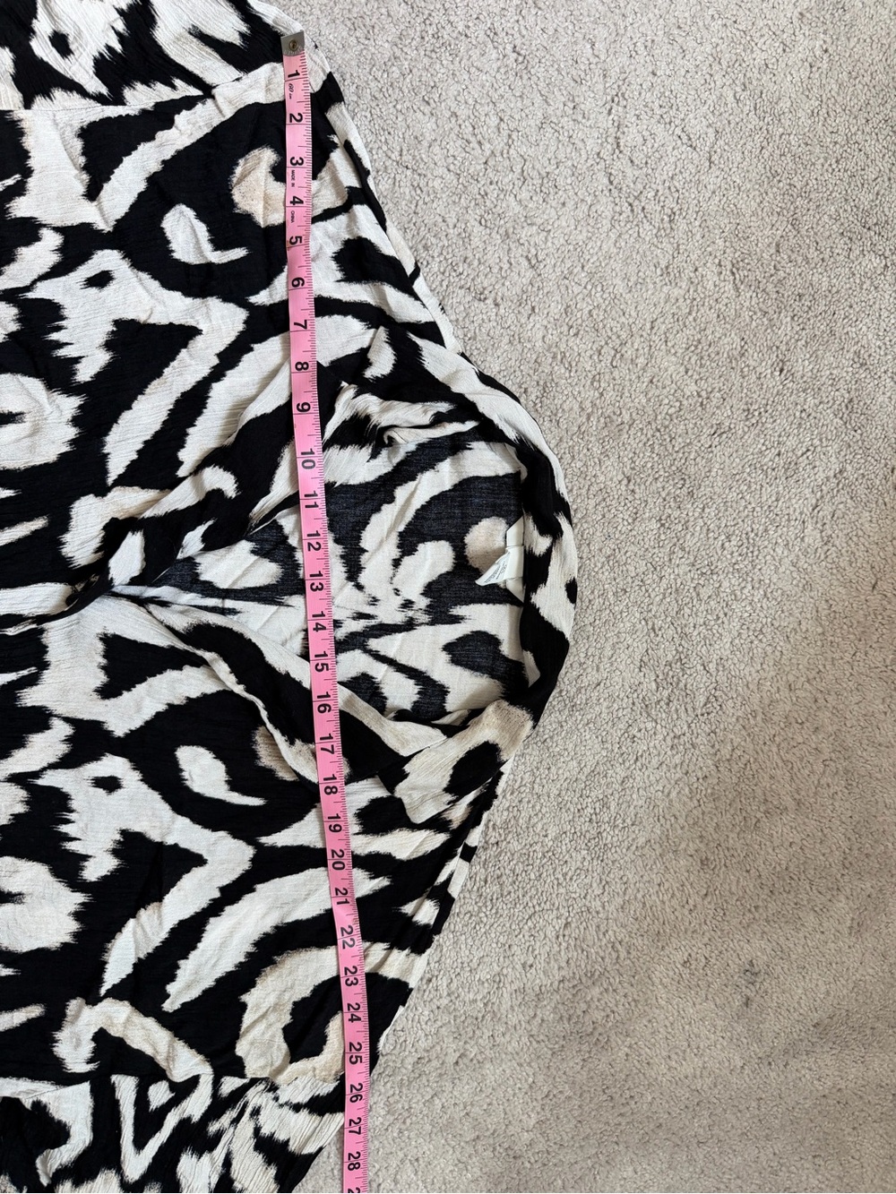 H&M Black and White Abstract Print Blouse - Picture 6 of 7